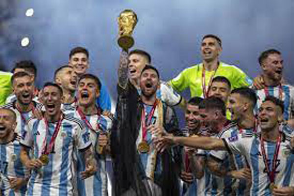 منتخب الأرجنتين يتحرك خطوة نحو الجماهير العربية